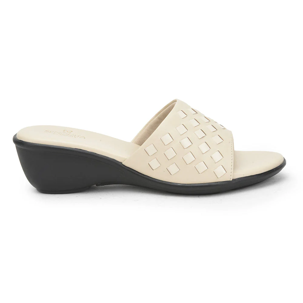 Senorita Ethnic Sandal For Ladies (Cream) MDL-81 By Liberty - Image 2